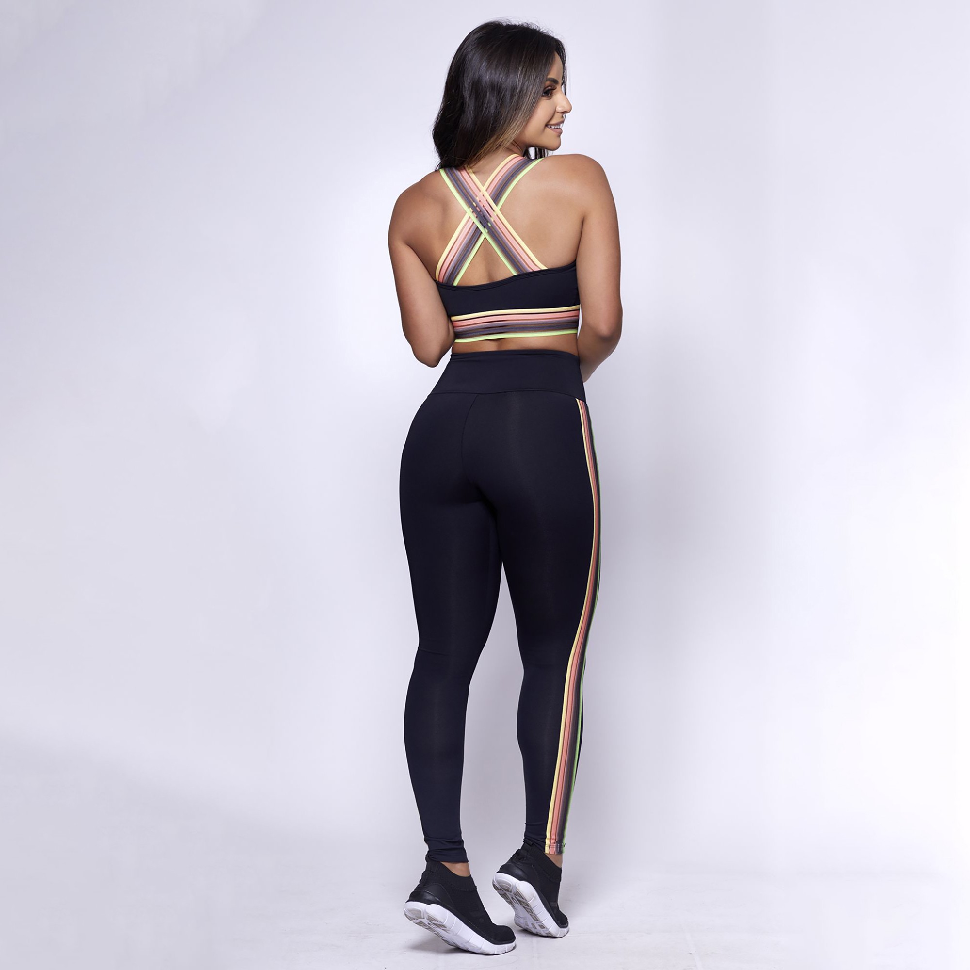 Calça Legging Poliamida Preta com Elástico Vibration na Lateral